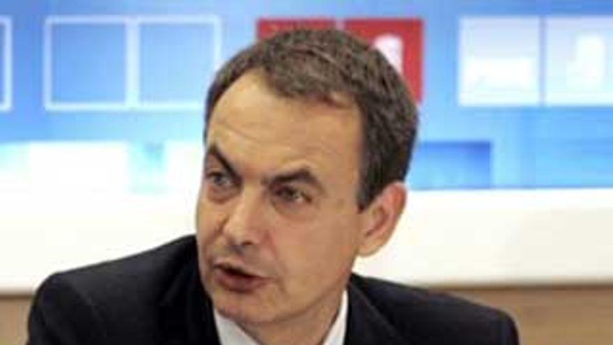 Zapatero dice que es una &quot;virtud de la democracia&quot; que él esté satisfecho y el PP también