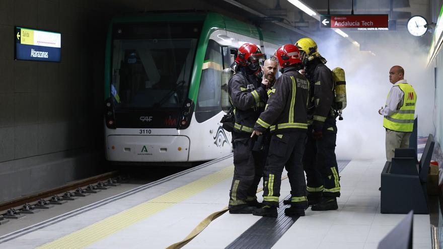 Más de 150 personas participan en el simulacro de incendio del metro en Atarazanas