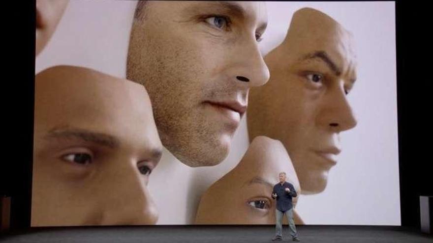 Phil Schiller, durante la presentación del Face ID del Iphone X.