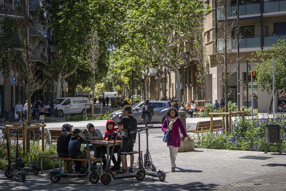 Socialización en la calle, uno de los efectos de la reurbanización.