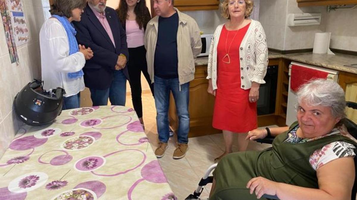 La consejera de Ciudadanía ha visitado dos viviendas habilitadas para personas con discapacidad intelectual en Monzón y Barbastro.