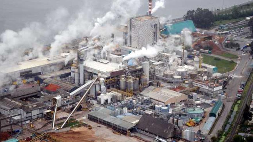 Vista aérea del complejo industrial de Ence-Elnosa en Lourizán.  // Rafa Vázquez