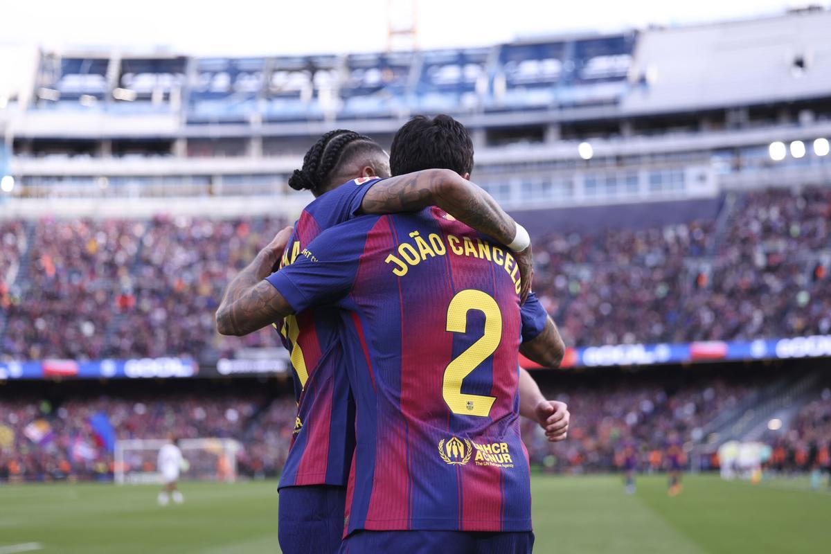 Cancelo ha formado una grna sociedad con Raphinha en el carril izquierdo