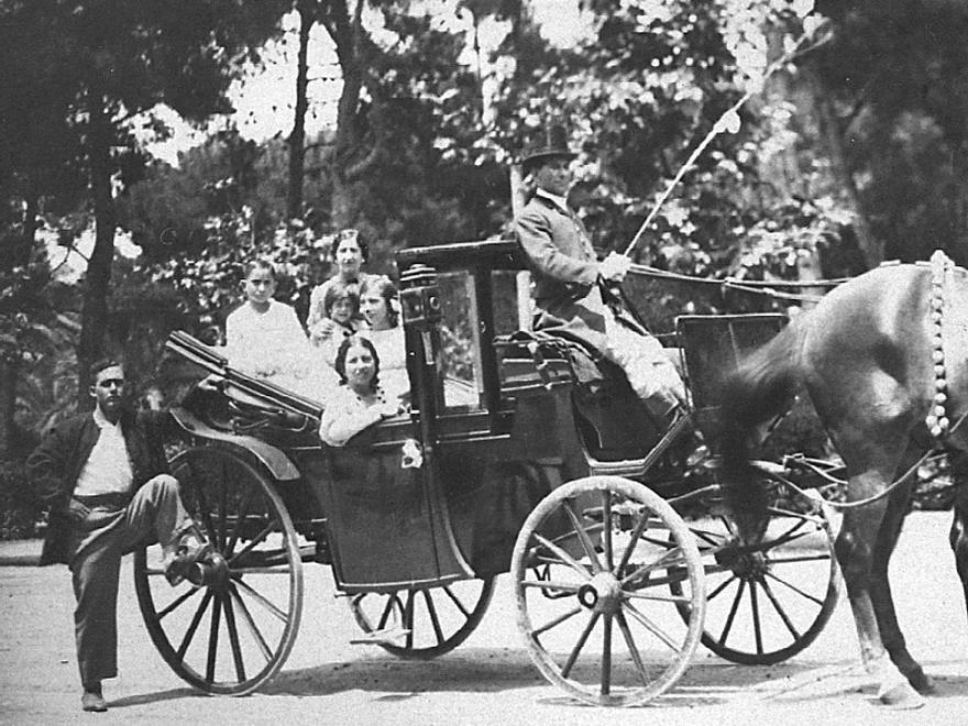 Un carruaje de época en la capital de la Plana.
