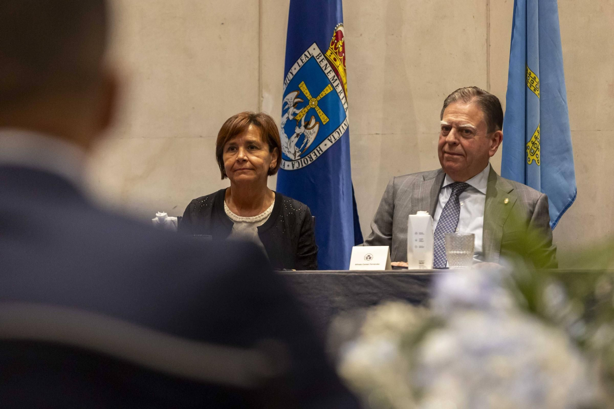 La Asociación Día de Galicia en Asturias entrega su medalla de oro a Adrián Barbón y Carmen Moriyón