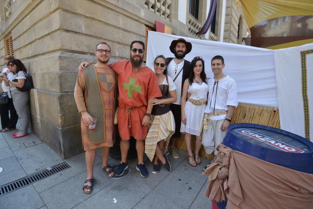 Miles de personas eligieron volver al medievo en Pontevedra en vez de refrescarse en la playa pese al calor extremo.