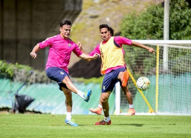 Entrenamiento de la UD LAS PALMAS en Barranco ...