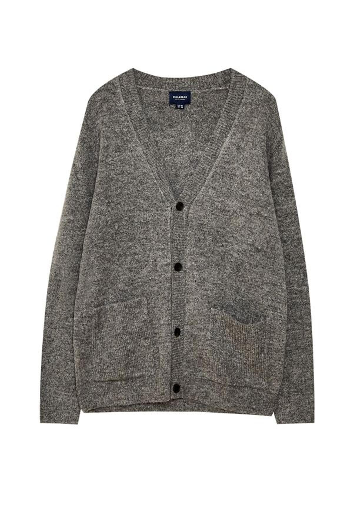 Disfraces fáciles para chica en Halloween: cardigan 'oversize' de Zara