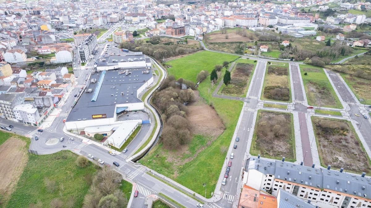 Zona verde do Rego da Balsa, en Carballo.