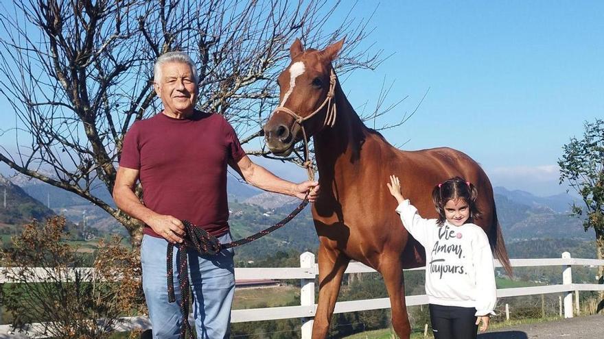 Premio nacional en la cuna del caballo para un criador asturiano: &quot;Antes teníamos mucha ilusión con los animales, pero ahora los jóvenes tienen más ganas de una moto o una bici&quot;