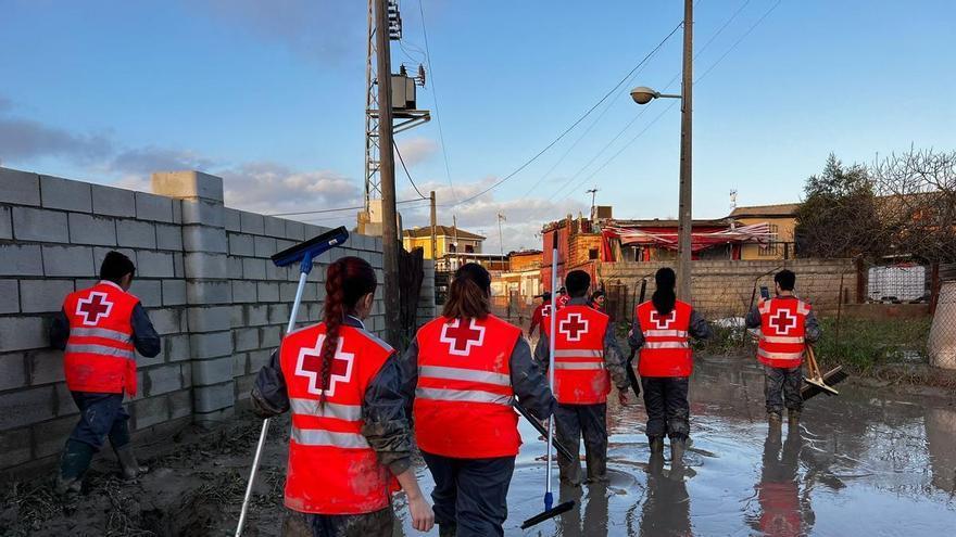 Voluntarios de Cruz Roja intervienen en la limpieza de 27 domicilios afectados por las inundaciones en Córdoba