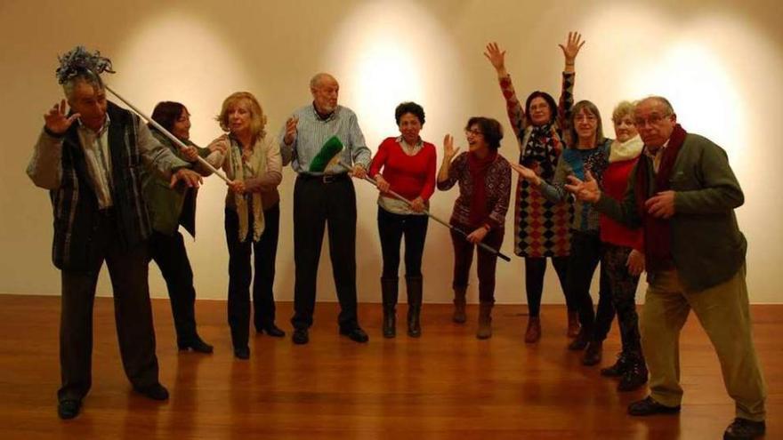 Grupo protagonista de la obra teatral &quot;La edad del pavosaurio&quot;.