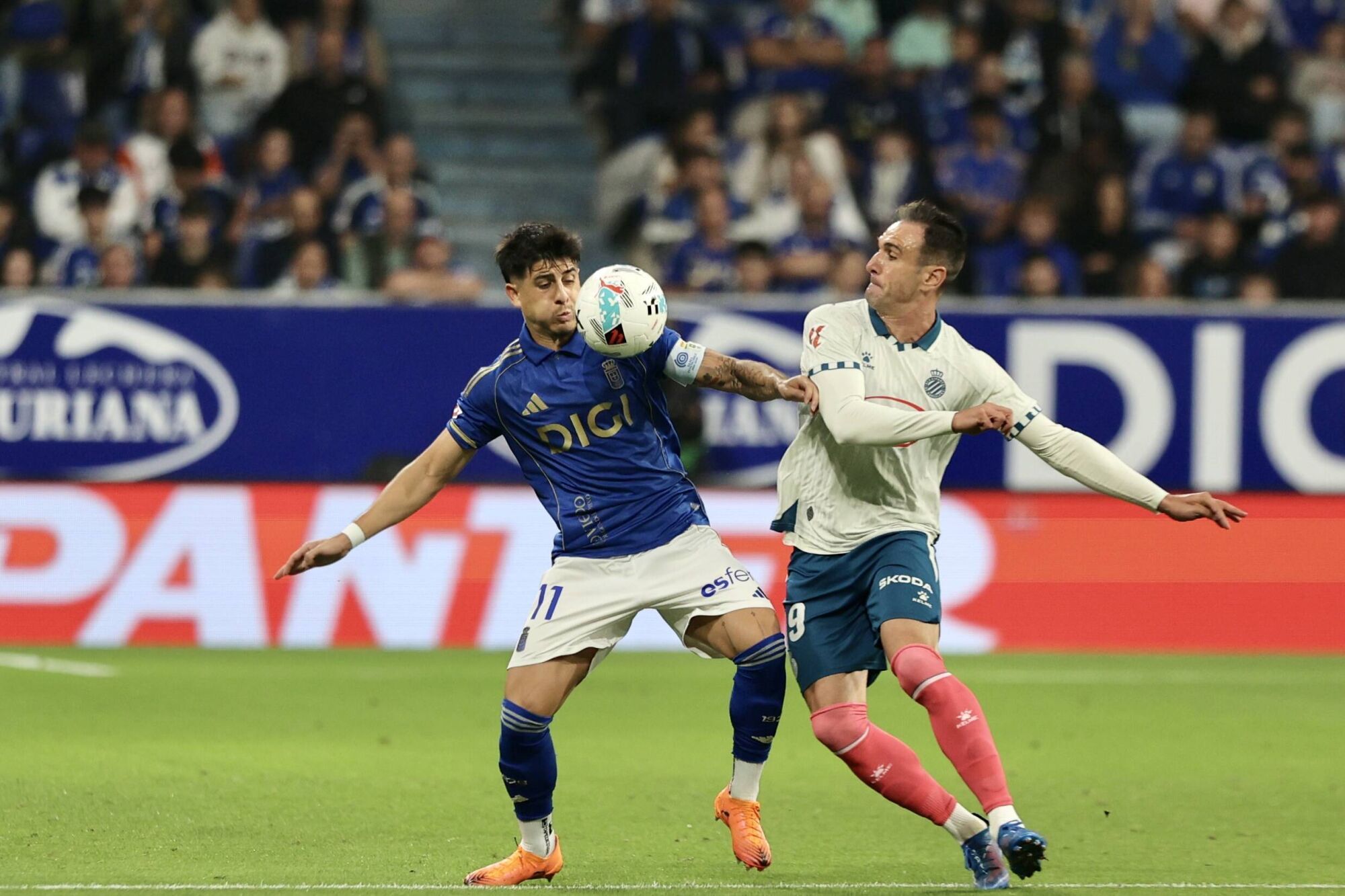Todas las IMÁGENES del reestreno de Carrión con el Oviedo, con derrota ante el Espanyol 