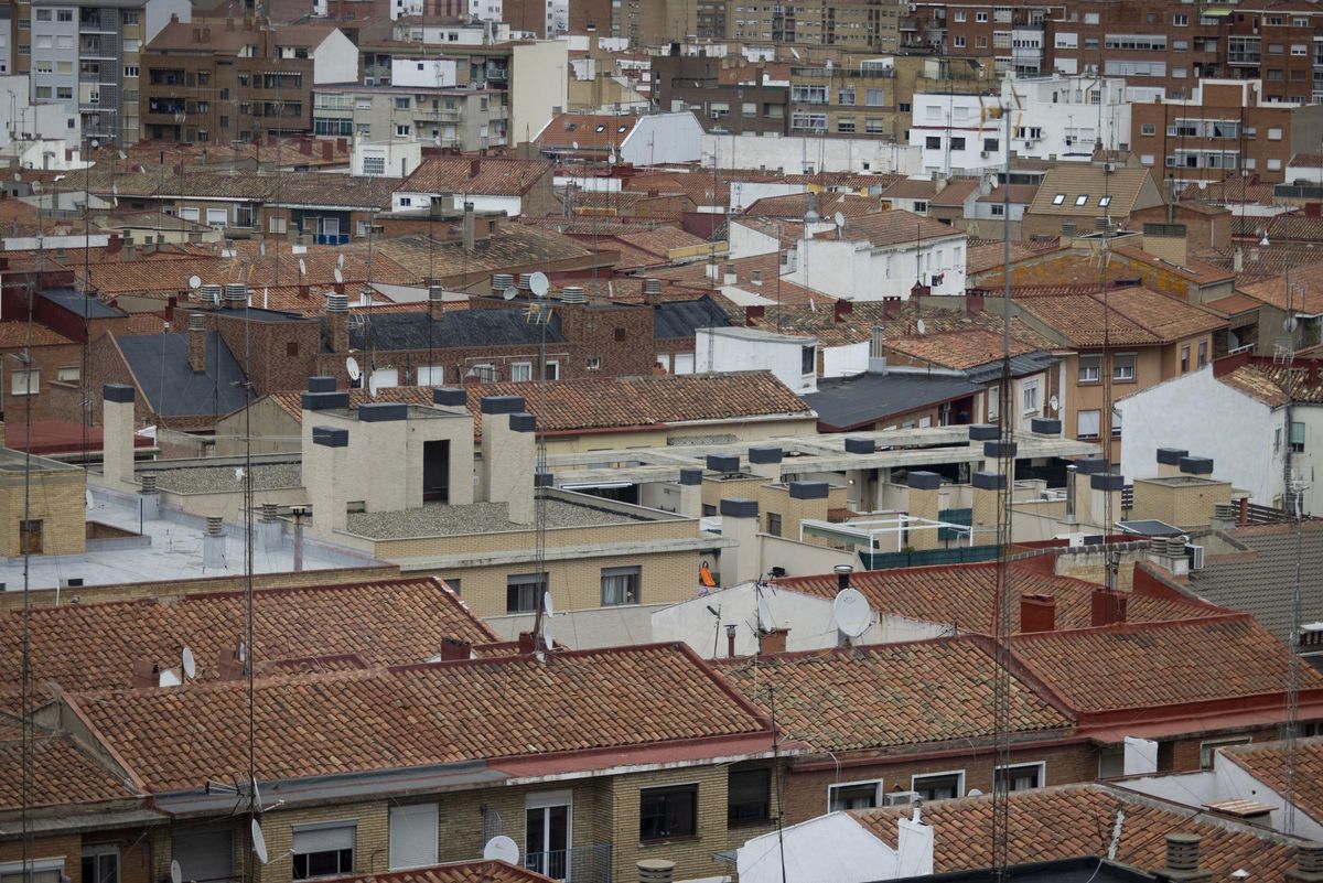 Las asociaciones vecinales y la colaboración público-privada son cruciales para la rehabilitación urbana.