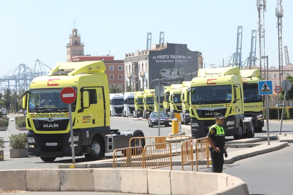 Los camiones salen a las calles de València para honrar a San Cristóbal