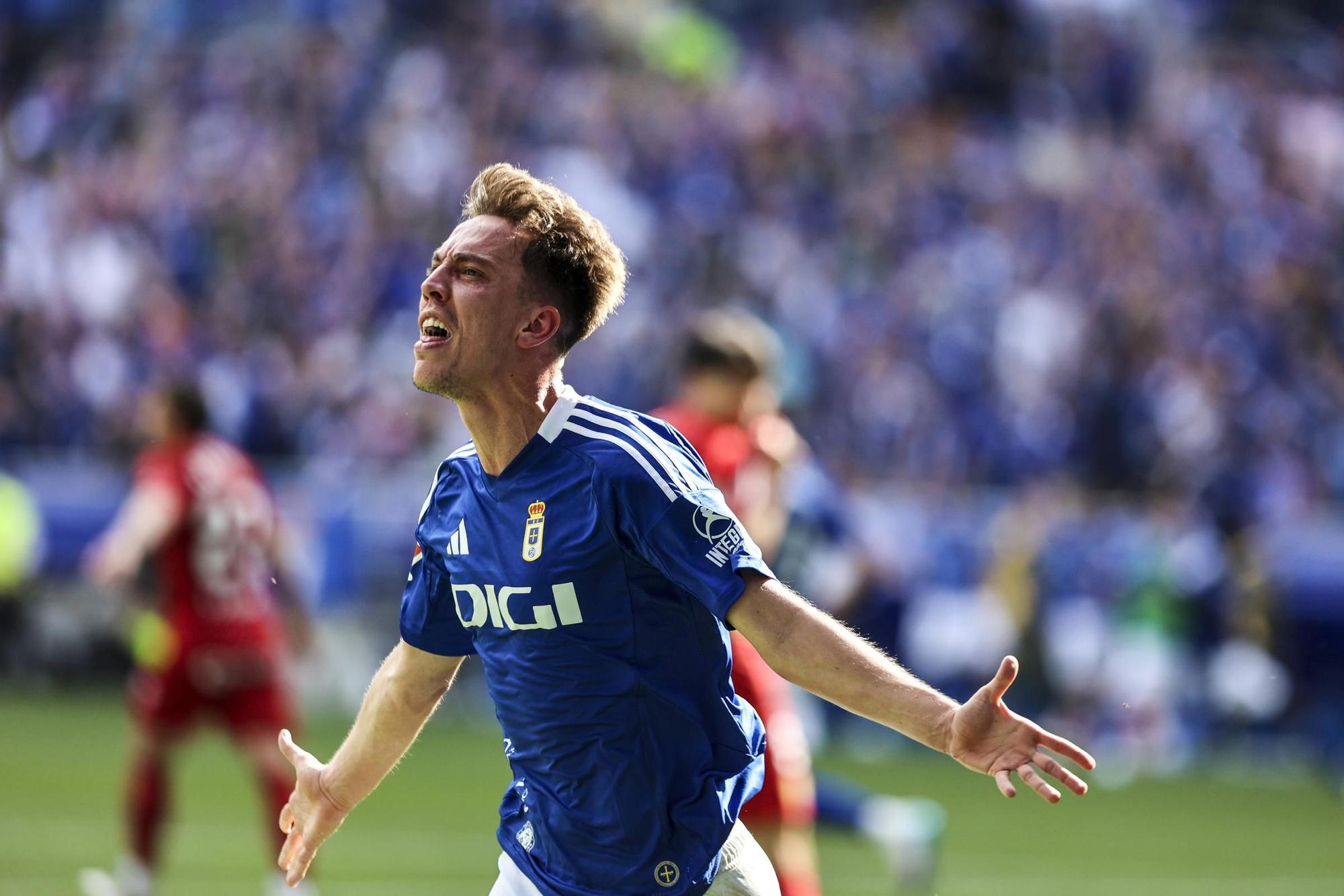 EN IMÁGENES: Ambientazo en la valiosa victoria del Oviedo contra el Zaragoza