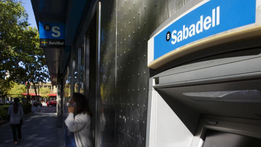 Els inversors beneeixen amb fortes pujades la decisió del Banc Sabadell
