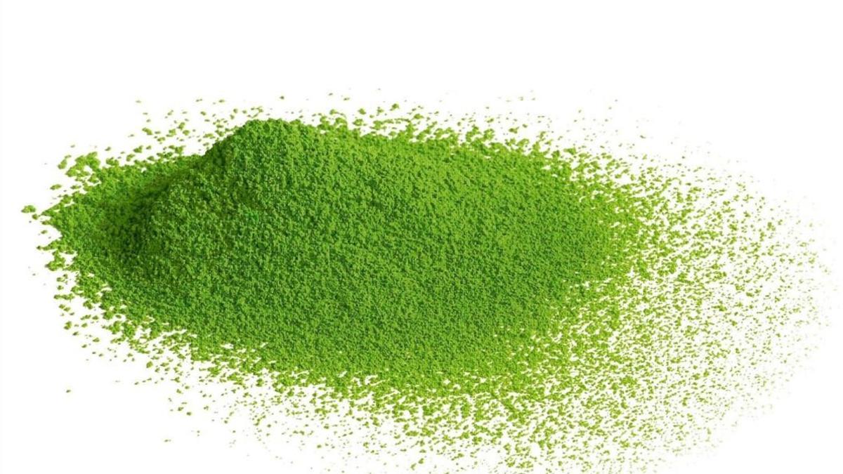 Una bebida 'detox' a base de té matcha y acerola