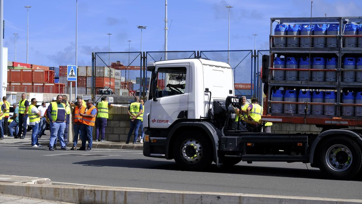 Huelga de transportistas en el Puerto de Las Palmas