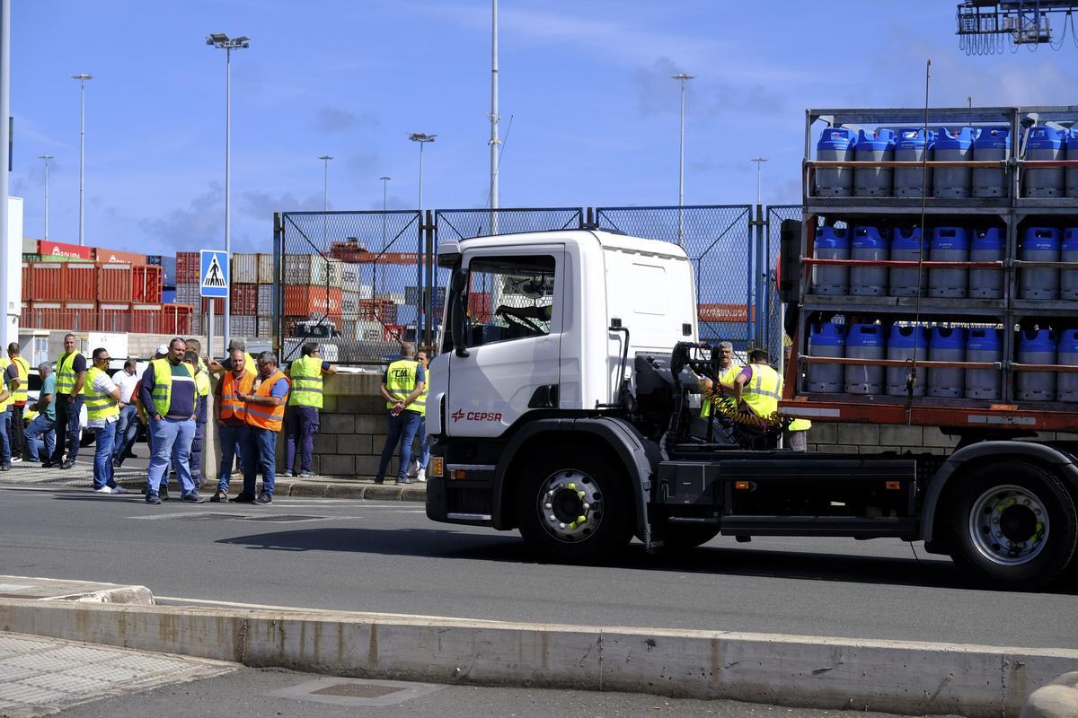 Huelga de transportistas en el Puerto de Las Palmas