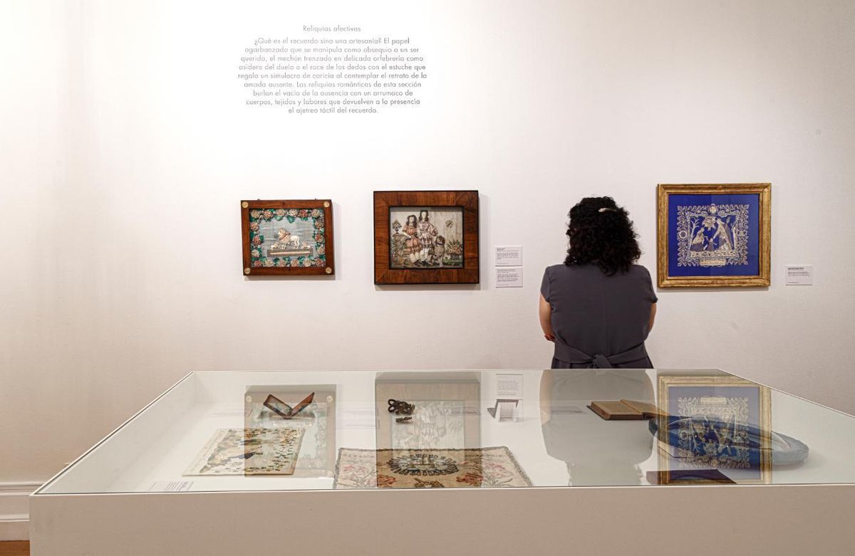 Una sala de la exposición 'Cosas tenidas por pequeñeces'.