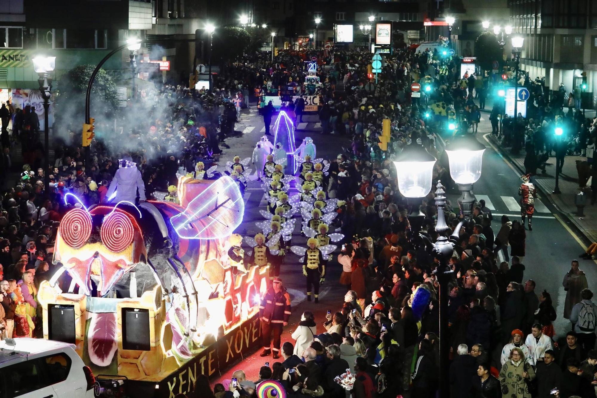 Así fue el multitudinario desfile del Antroxu de Gijón (en imágenes)