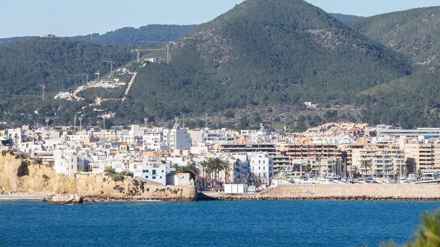 La inmobiliaria de Warren Buffet, la quinta fortuna del mundo, estudia la compra de empresas en Ibiza