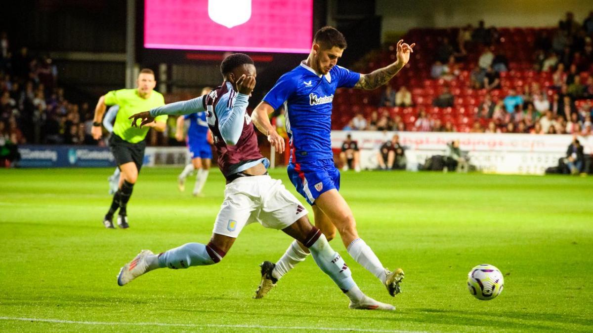 Imagen del choque entre el Athletic y el Aston Villa