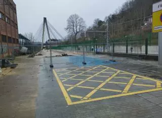 Rutas escolares más seguras en Langreo: el Ayuntamiento pide al Principado un vial para reducir el tráfico frente a los colegios de Sama