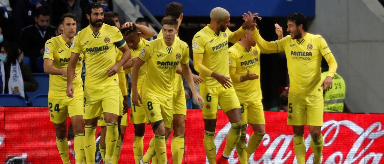 Los jugadores del Villarreal celebran un gol ante la Real Sociedad.