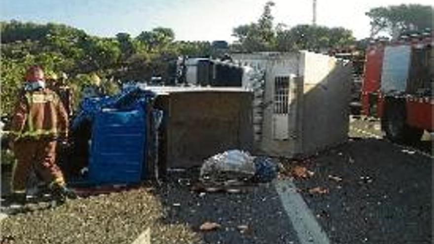 Un xoc de dos camions provoca cues d&#039;accés a Cadaqués durant 4 hores