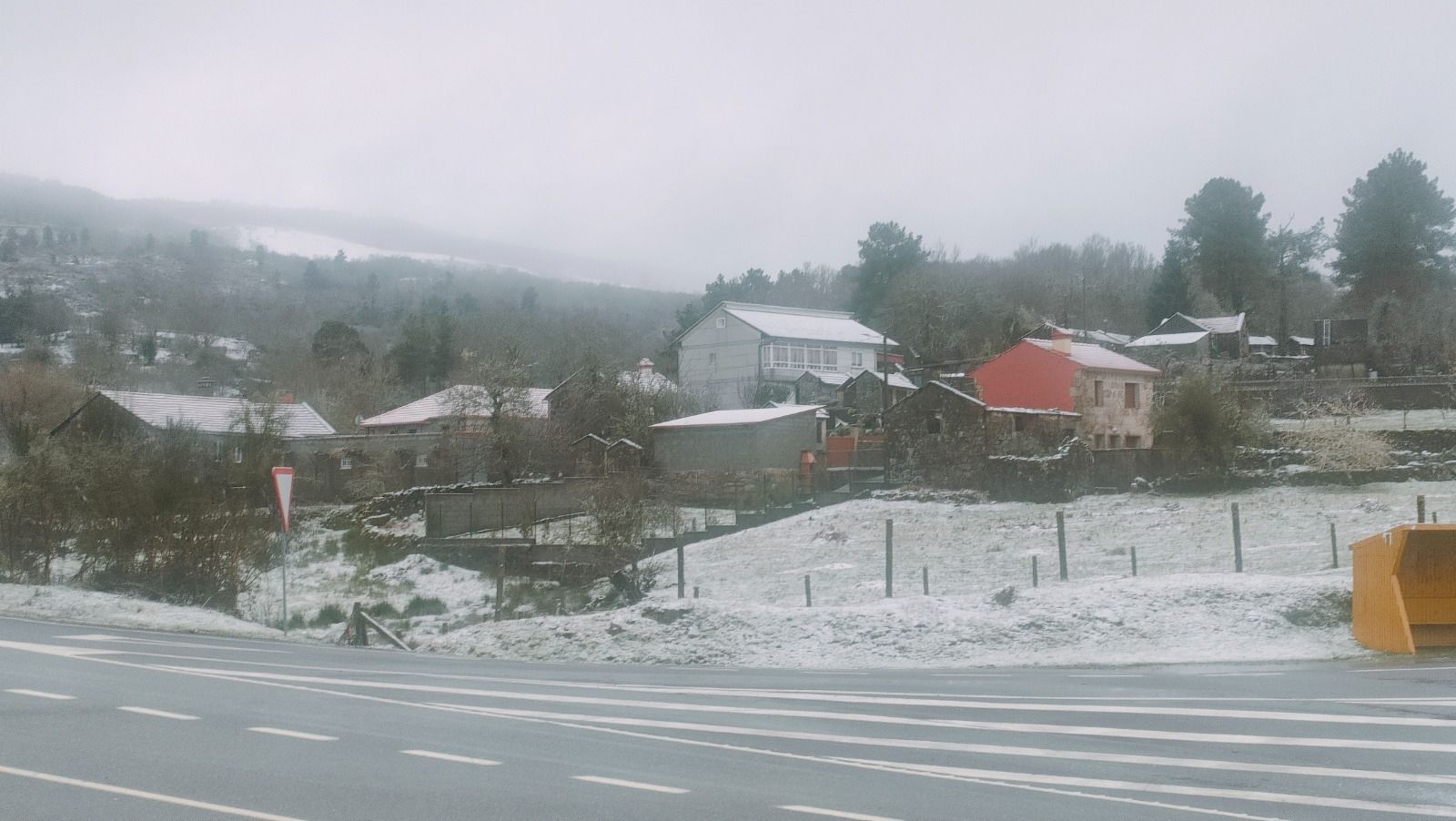 Galicia se tiñe de blanco: nieve, hielo y granizo por toda la comunidad