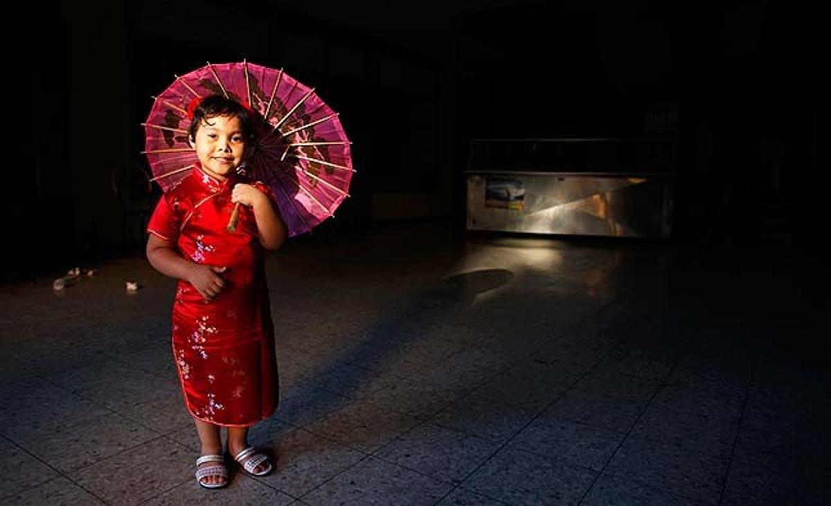 Una nena amb un vestit tradicional durant les celebracions de l’Any Nou xinès al barri xinès de Santo Domingo (República Dominicana).