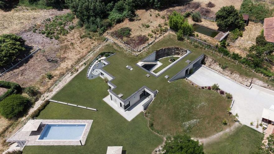 La casa gallega enterrada nominada a un premio mundial de arquitectura