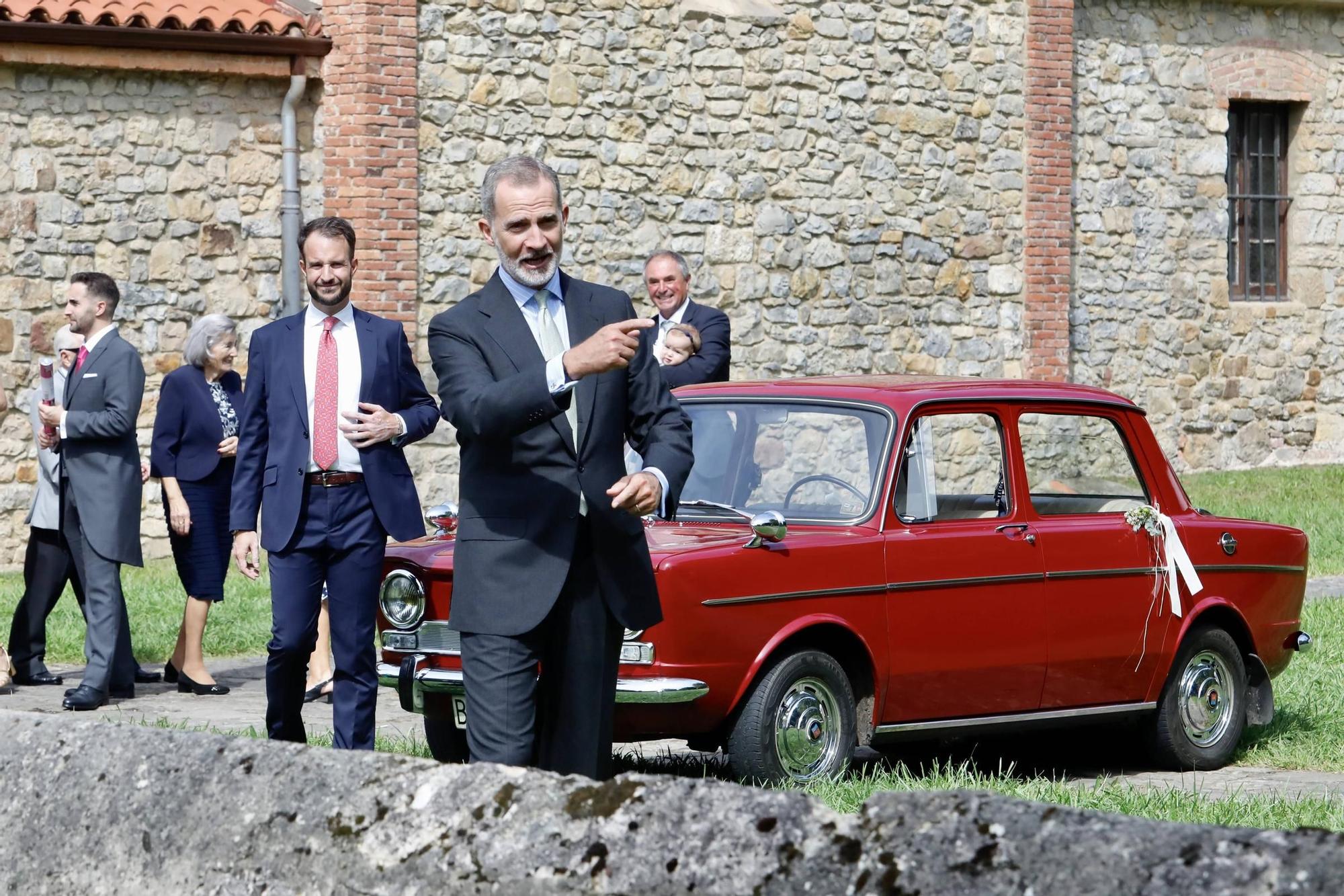 El Rey Felipe VI, testigo de excepción en la boda de su ahijado en Gijón (en imágenes)