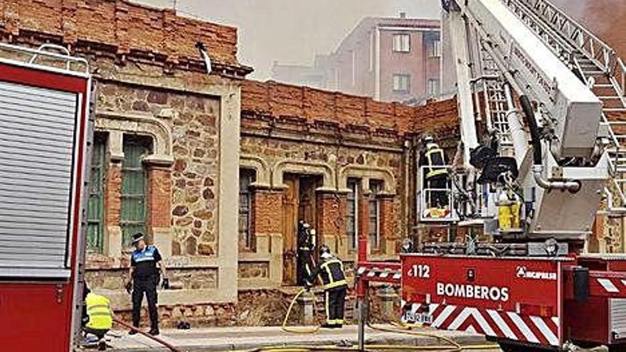 La denominada Casa Morán durante el incendio del edificio en el verano de 2017.