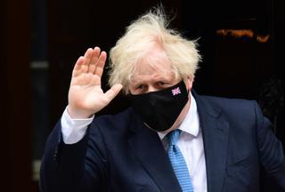 Boris Johnson permanecerá en aislamiento tras el positivo de su ministro de Salud