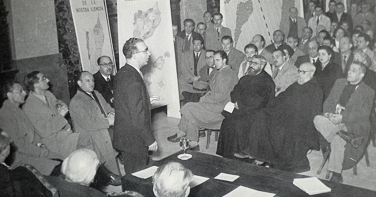 Acte de presentació del Diccionari català valencià balear, que tingué lloc a l'Ajuntament de València en 1951   JDC