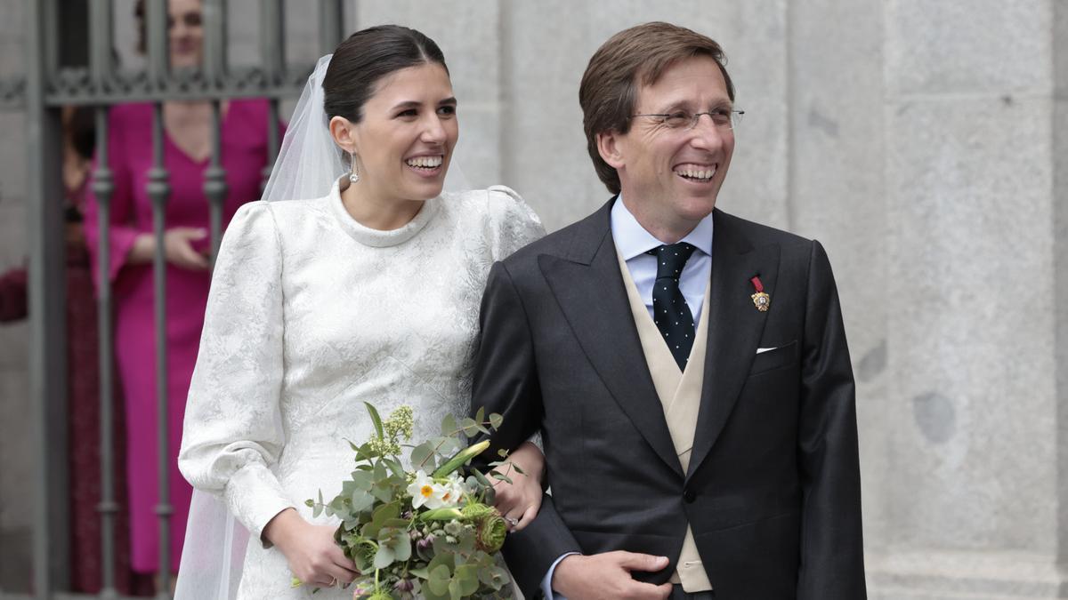 Vídeo del tierno beso de boda de José Luis Martínez Almeida y Teresa Urquijo, 20 años menos que él