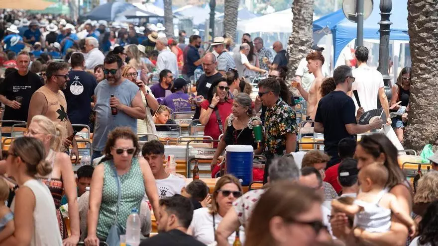 Más de 8.000 personas disfrutan del Día de las Paellas en el Grau por las fiestas de Sant Pere