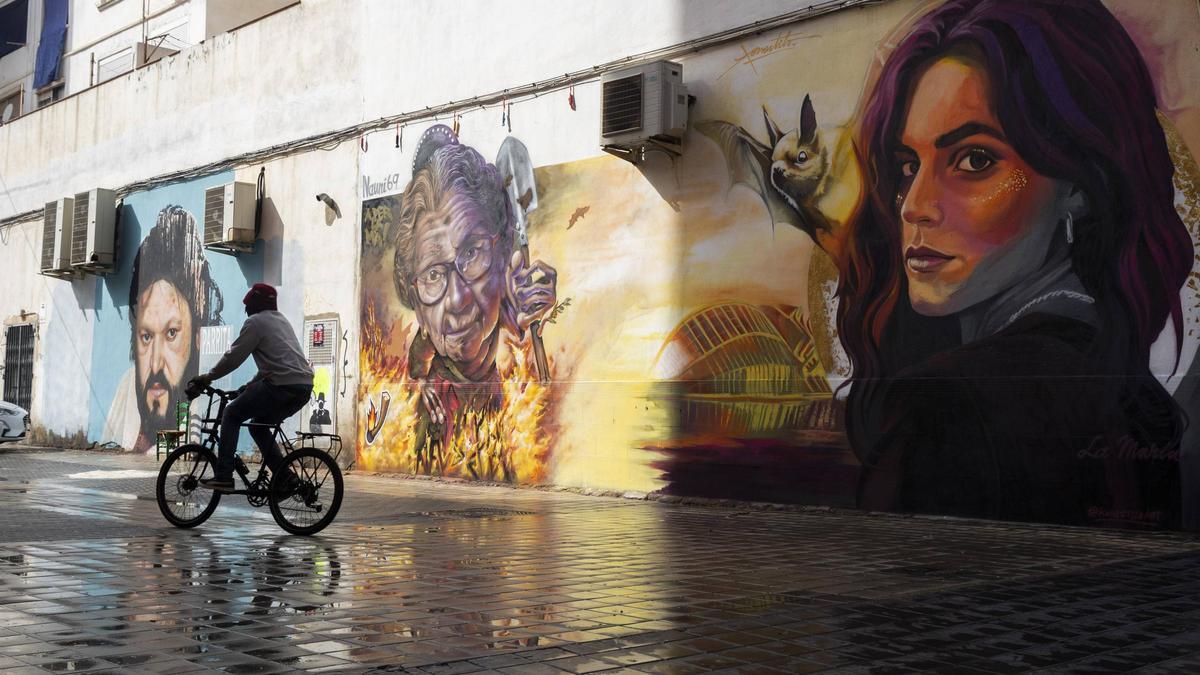 Murales de la Liga Nacional del Graffiti en la calle Pepita Samper