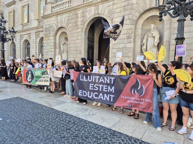 La huelga en los servicios públicos de Barcelona amenaza con prolongarse hasta la visita del Papa