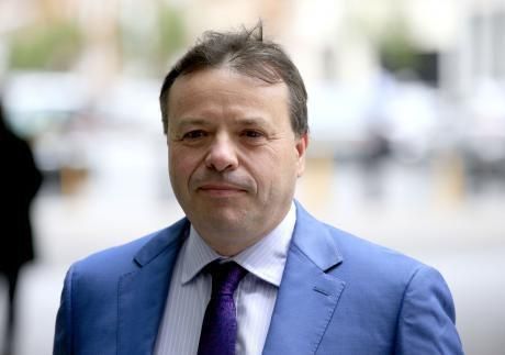 Retrato de Arron Banks
