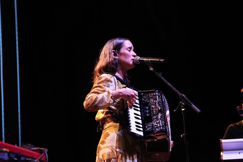No te pierdas las mejores imágenes del concierto de Julieta Venegas en La Mar de Músicas