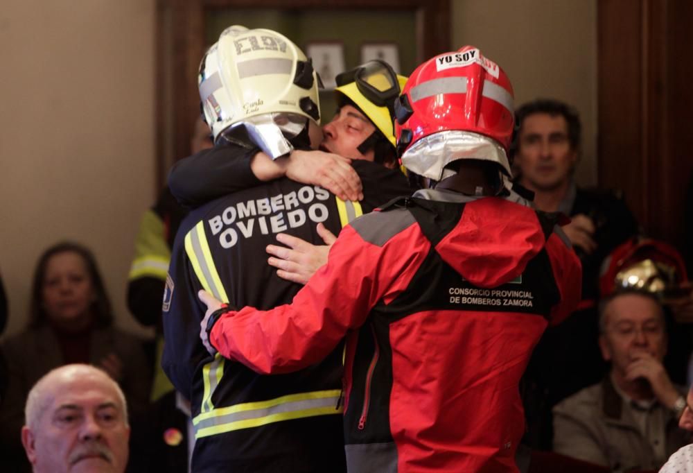 Manifestación de bomberos de toda España en Oviedo por Eloy Palacio