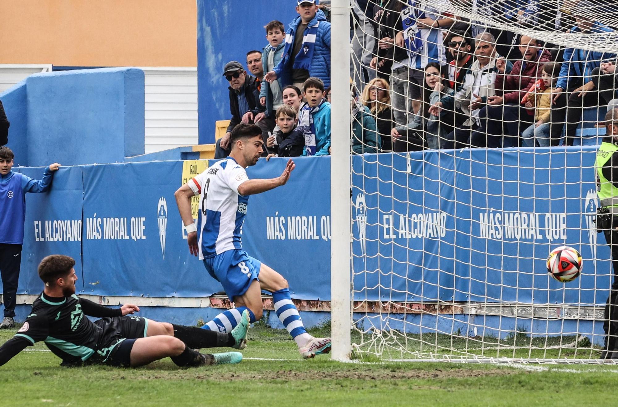 El Alcoyano suma un punto ante el Atlético Baleares