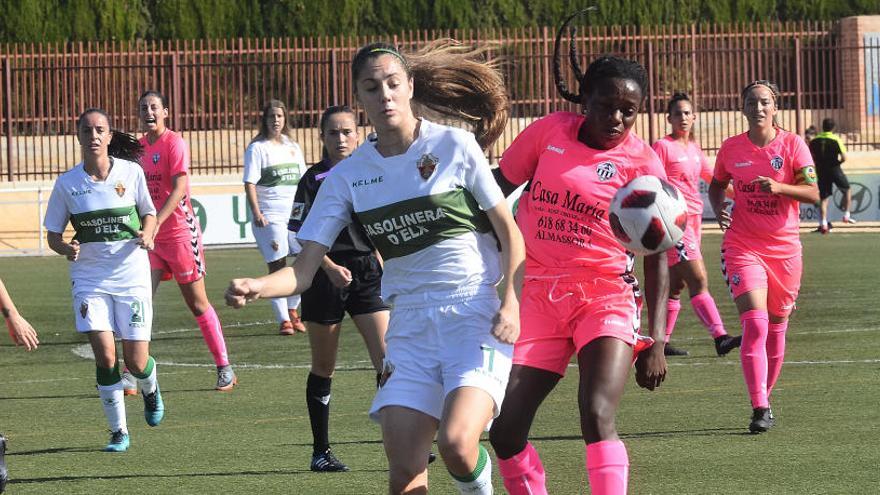 Un instante del encuentro de esta mañana entre el Elche Femenino y el Joventut Almassora