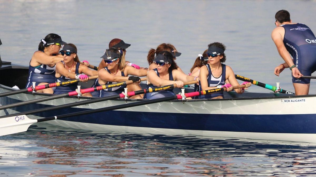 El grupo de remeras que han ganado el campeonato