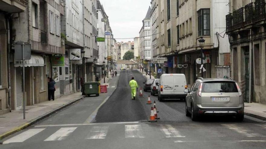 Trabajos de asfaltado en la N-640 hace unos días en Caldas. // Noé Parga