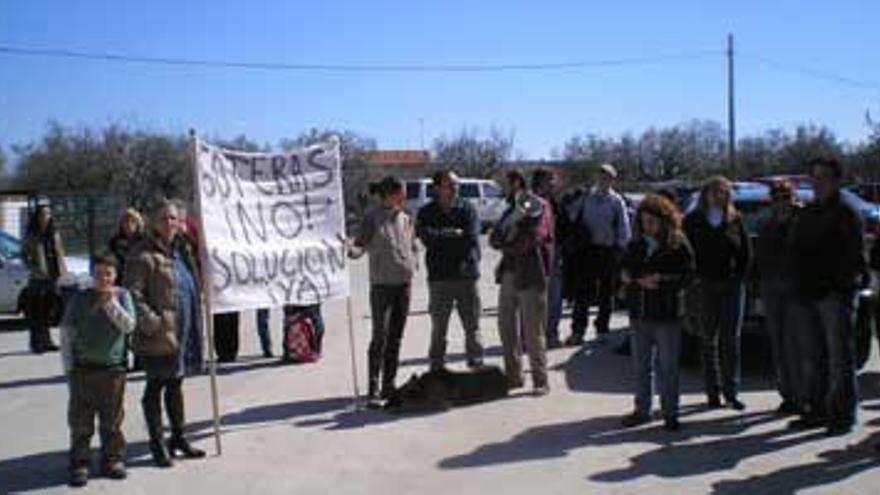 Villanueva emprende nuevas medidas de presión contra las goteras del instituto